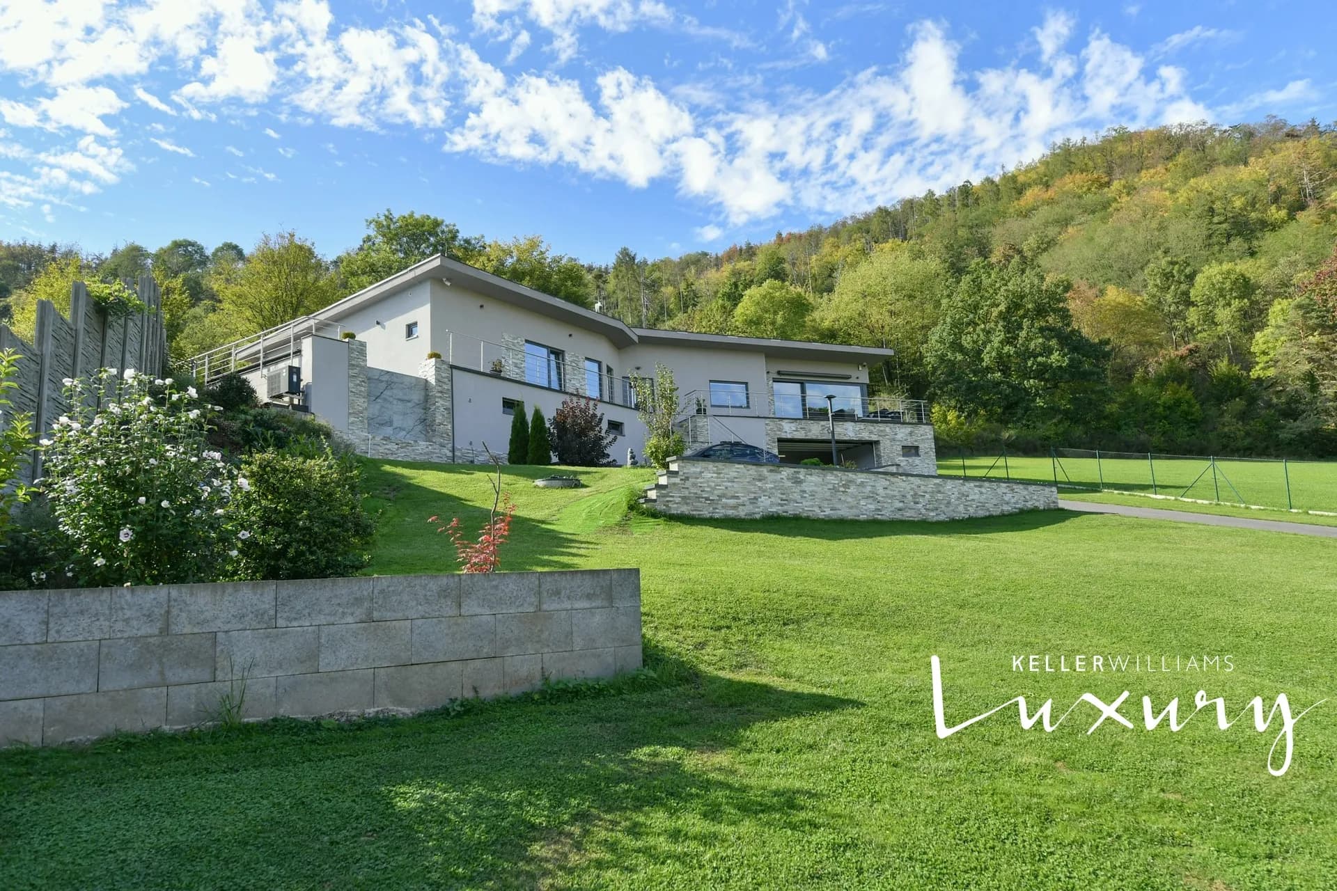 Family house for sale 190 m², Solenice – 1