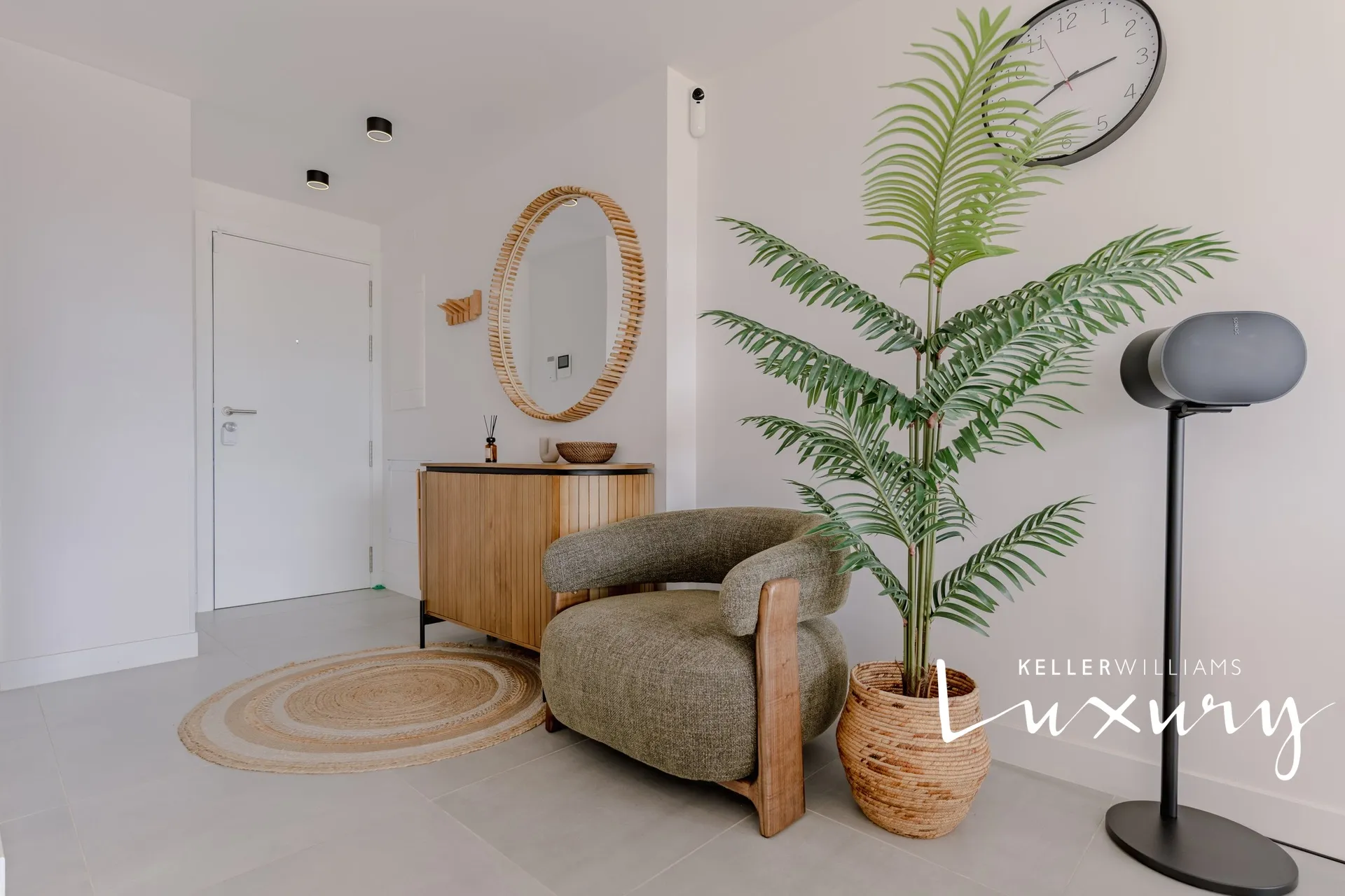 Prodej luxusního apartmánu 4+kk, prostorná terasa, garážové stání a sklep. Komunitní vybavení zahrnuje : saunu, venkovní a vnitřní bazén s vířivkou, turecké lázně, posilovnu. – 10