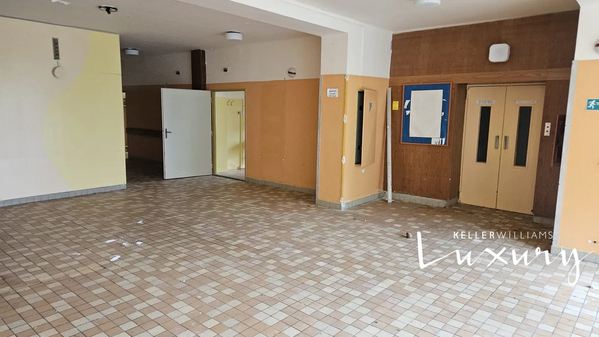 Prodej zajímavé nemovitosti 2 000 m² s garážemi v lokaci Mariánské Lázně – 7