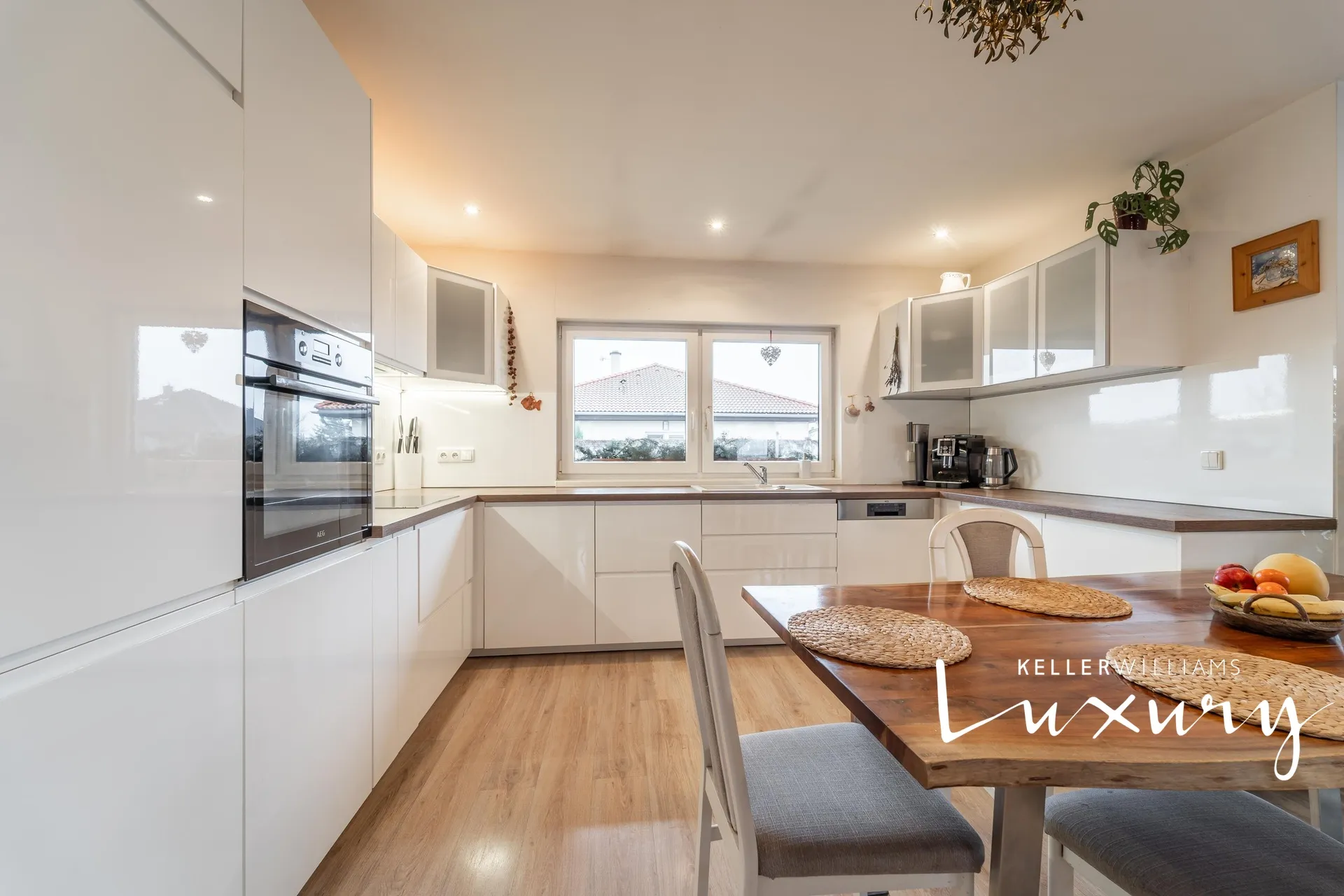 Prodej rodinného domu 4+kk, 115 m², Krakovany, dům disponuje zahradním domkem ve kterém je zbudována sauna s odpočívárnou. – 4