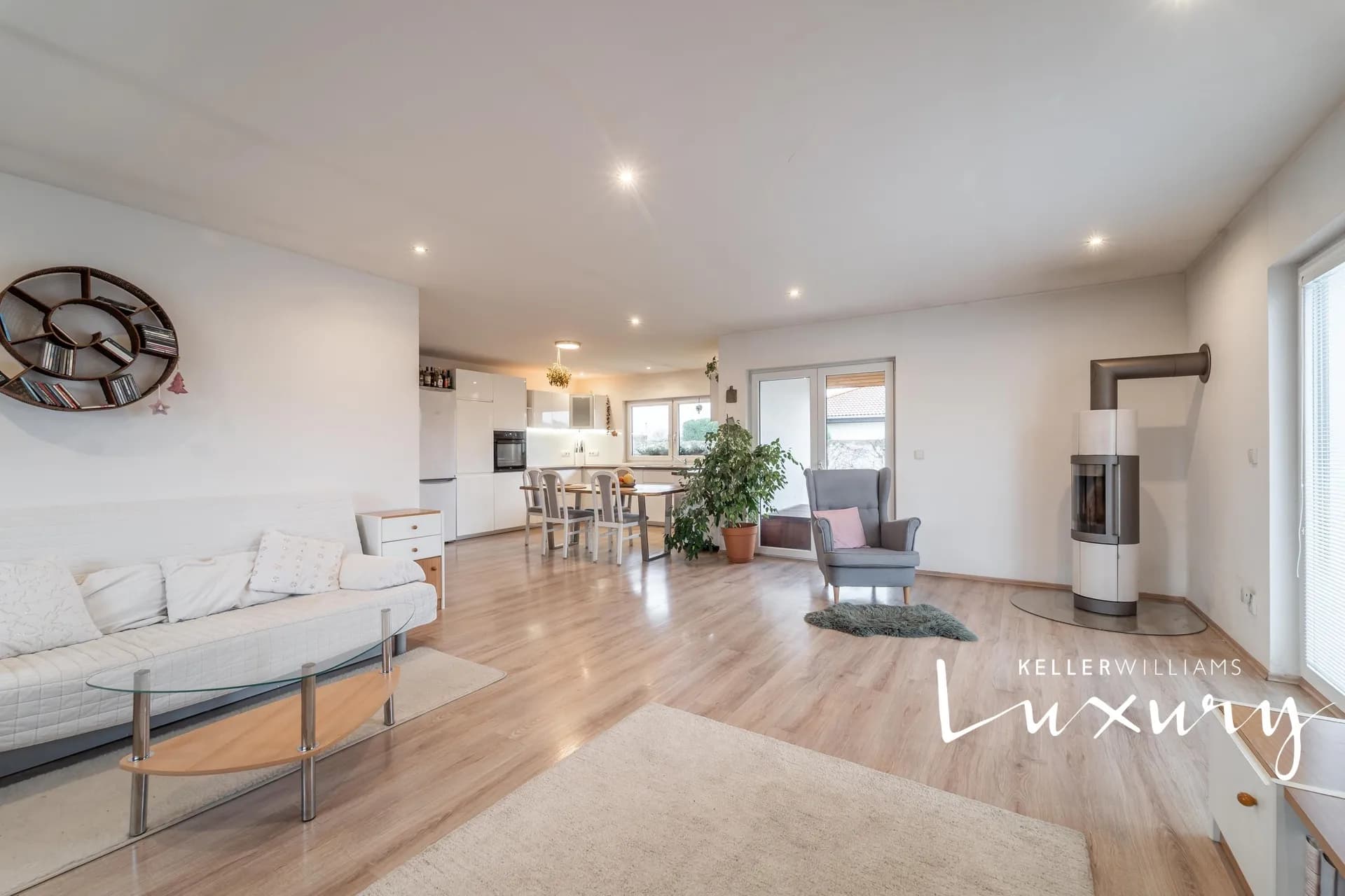 Prodej rodinného domu 4+kk, 115 m², Krakovany, dům disponuje zahradním domkem ve kterém je zbudována sauna s odpočívárnou. – 5
