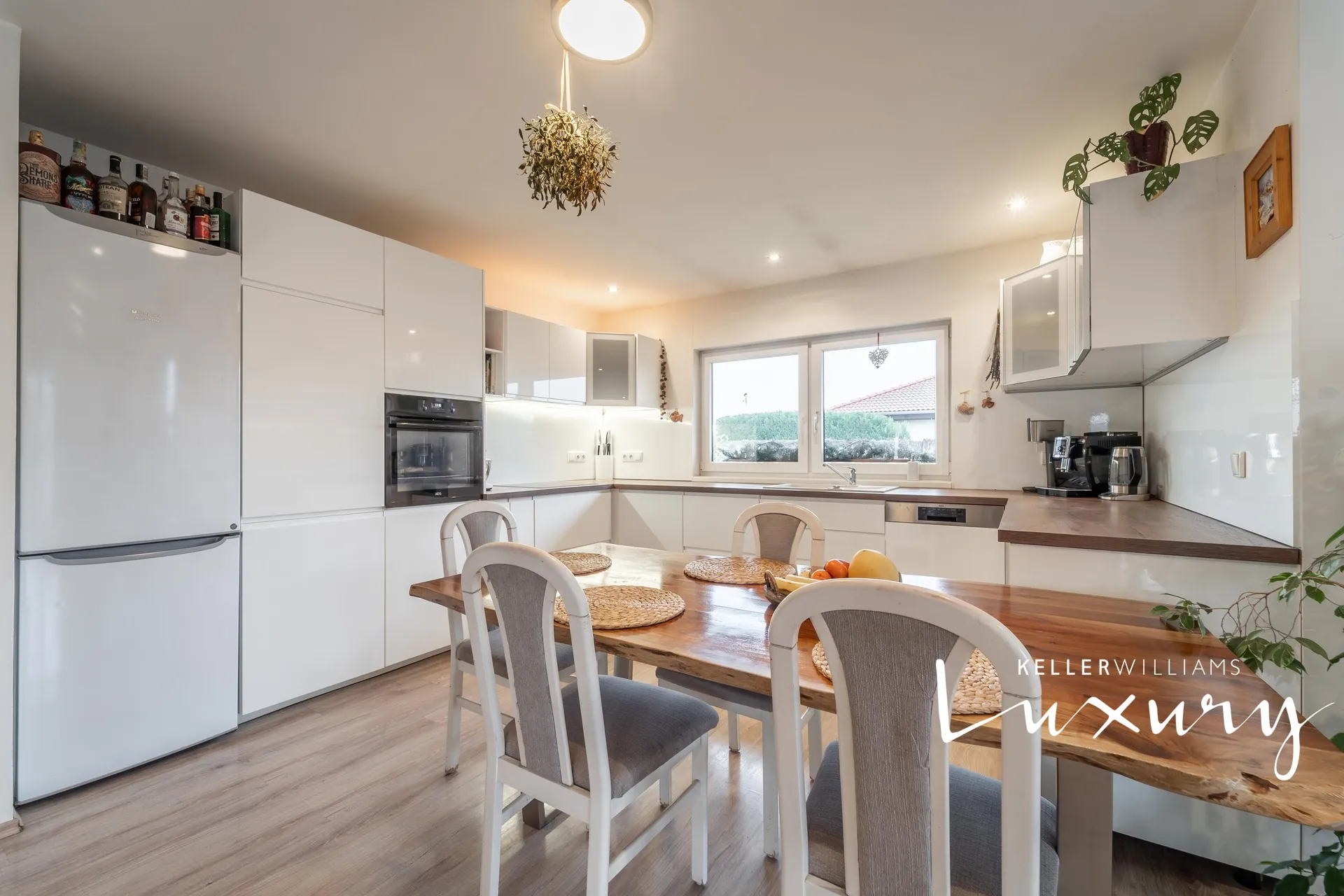 Prodej rodinného domu 4+kk, 115 m², Krakovany, dům disponuje zahradním domkem ve kterém je zbudována sauna s odpočívárnou. – 6