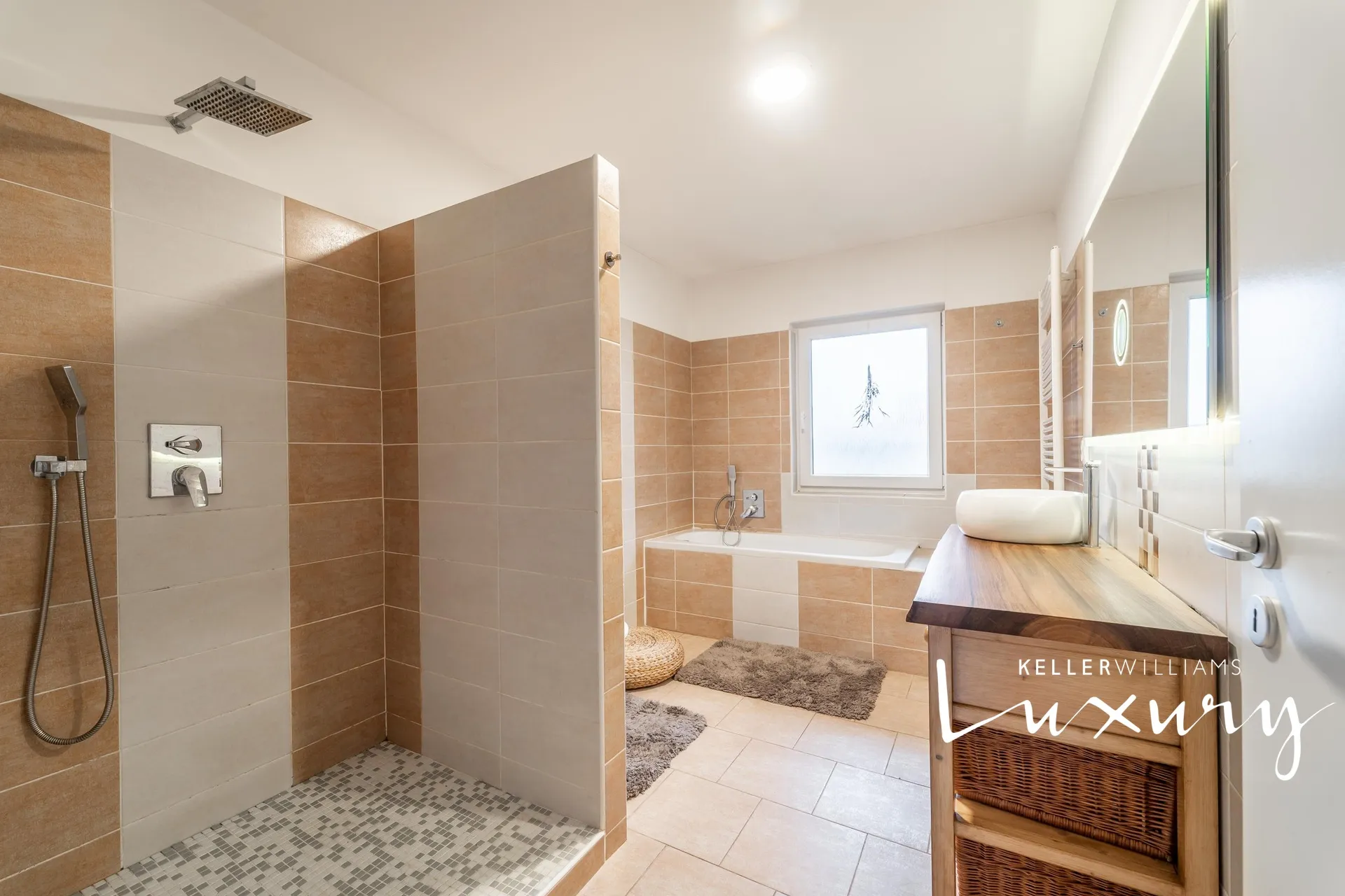 Prodej rodinného domu 4+kk, 115 m², Krakovany, dům disponuje zahradním domkem ve kterém je zbudována sauna s odpočívárnou. – 9