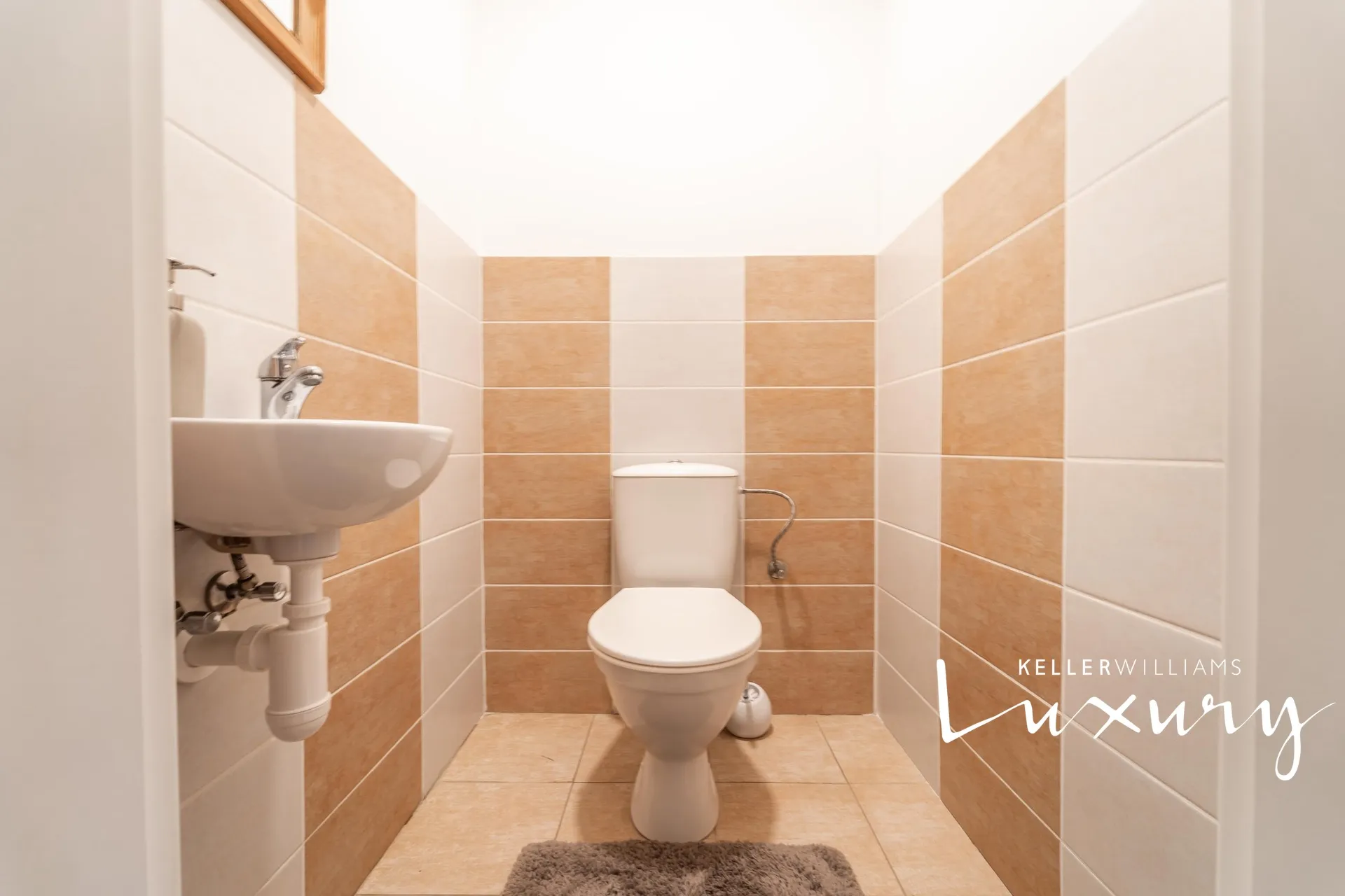 Prodej rodinného domu 4+kk, 115 m², Krakovany, dům disponuje zahradním domkem ve kterém je zbudována sauna s odpočívárnou. – 10