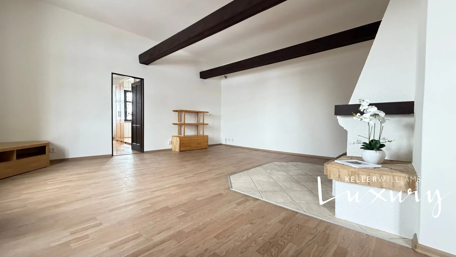 Pronájem bytu 2+1 89 m², Praha – 3