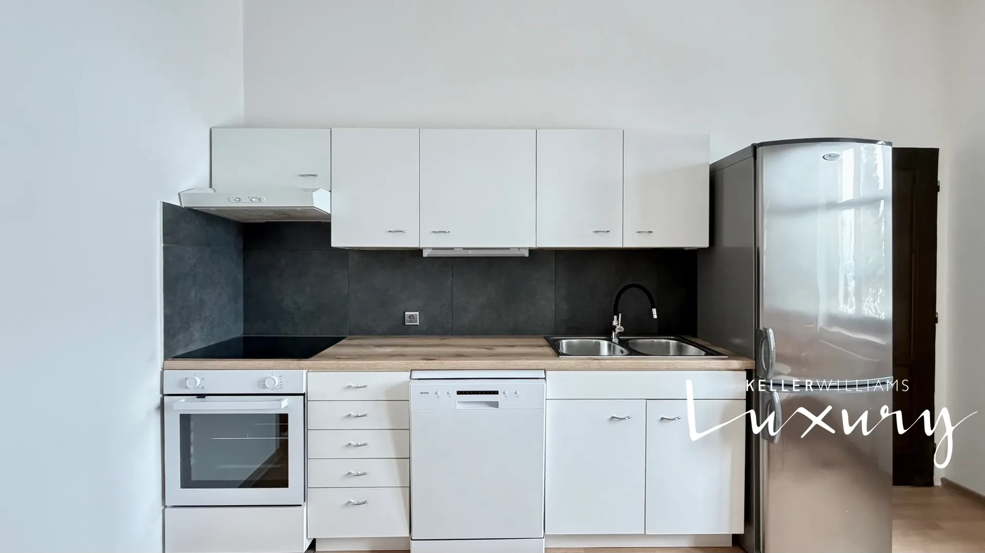 Pronájem bytu 2+1 89 m², Praha – 6