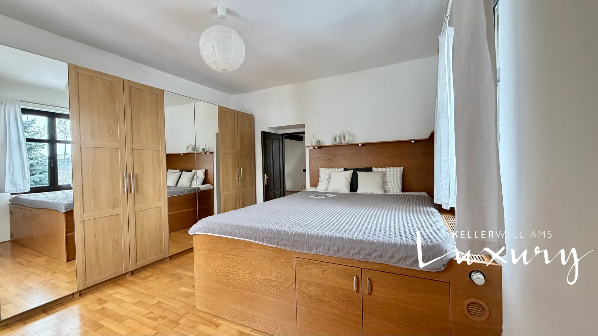 Pronájem bytu 2+1 89 m², Praha – 8
