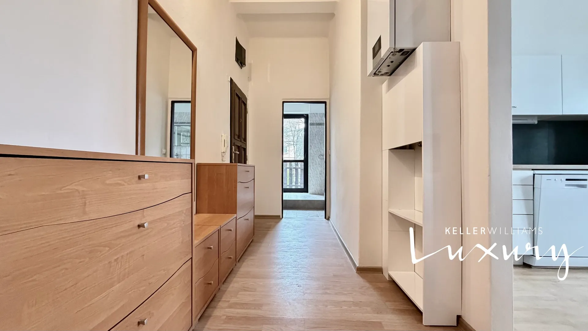 Pronájem bytu 2+1 89 m², Praha – 9