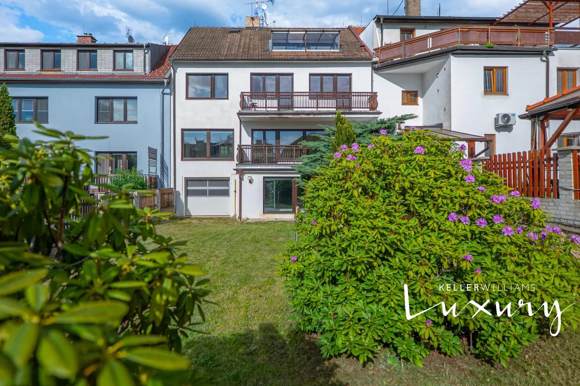 Prodej vily o celkové ploše 384 m², Praha - Kamýk – 1